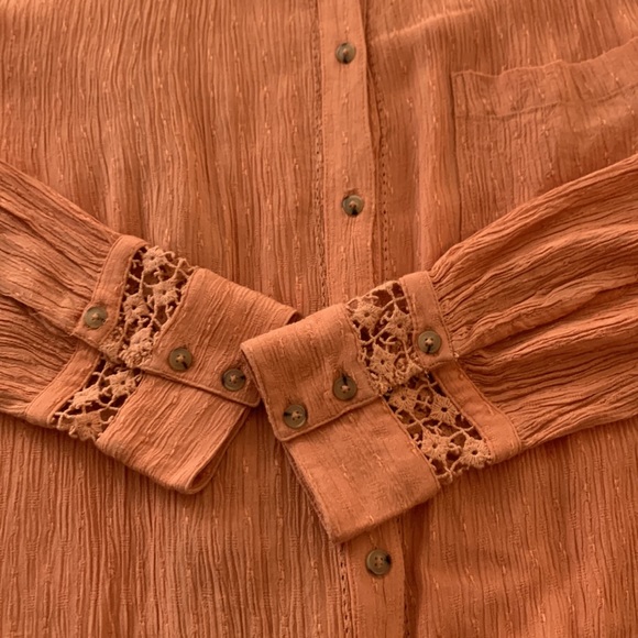 FREE PEOPLE BOHO LONG SLEEVE CROCHET BUTTON UP TOP - Picture 5 of 7